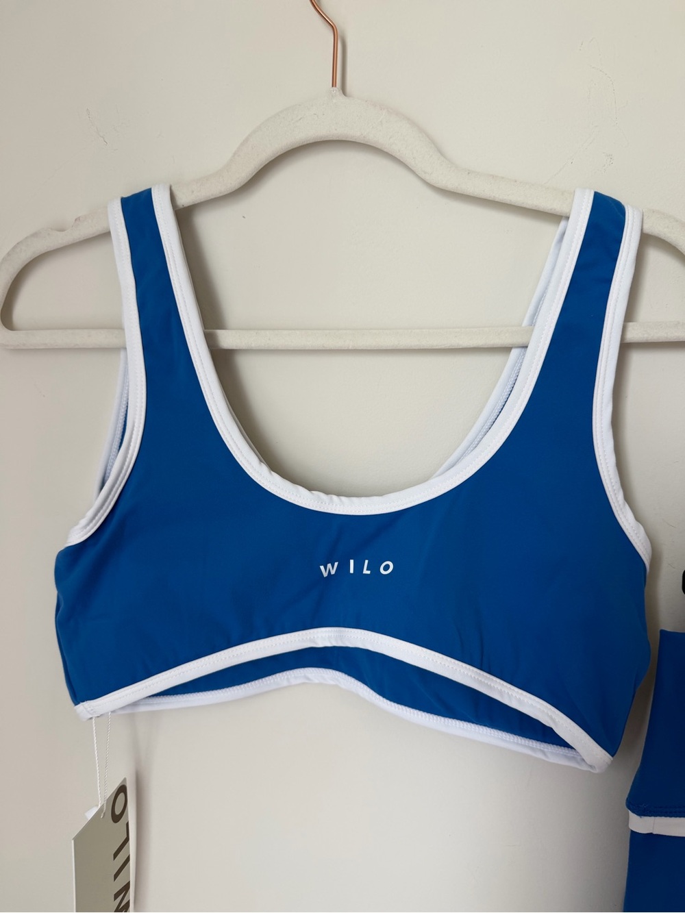 Wilo blue sports bra and shorts workout two piece set - Picture 8 of 9